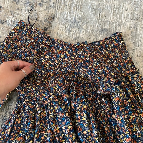 Fall Off Shoulder Dress - Picture 4 of 6